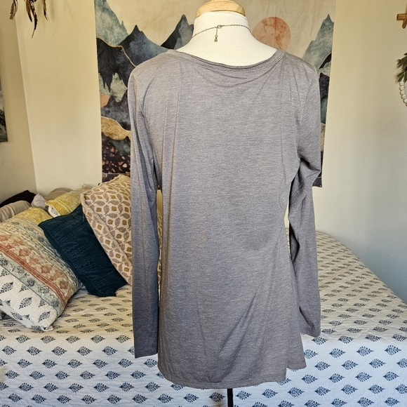 DKNY Gray V-Neck Long Sleeve Blouse | Size Large | Minimalist Classic Style NWOT - Picture 7 of 8